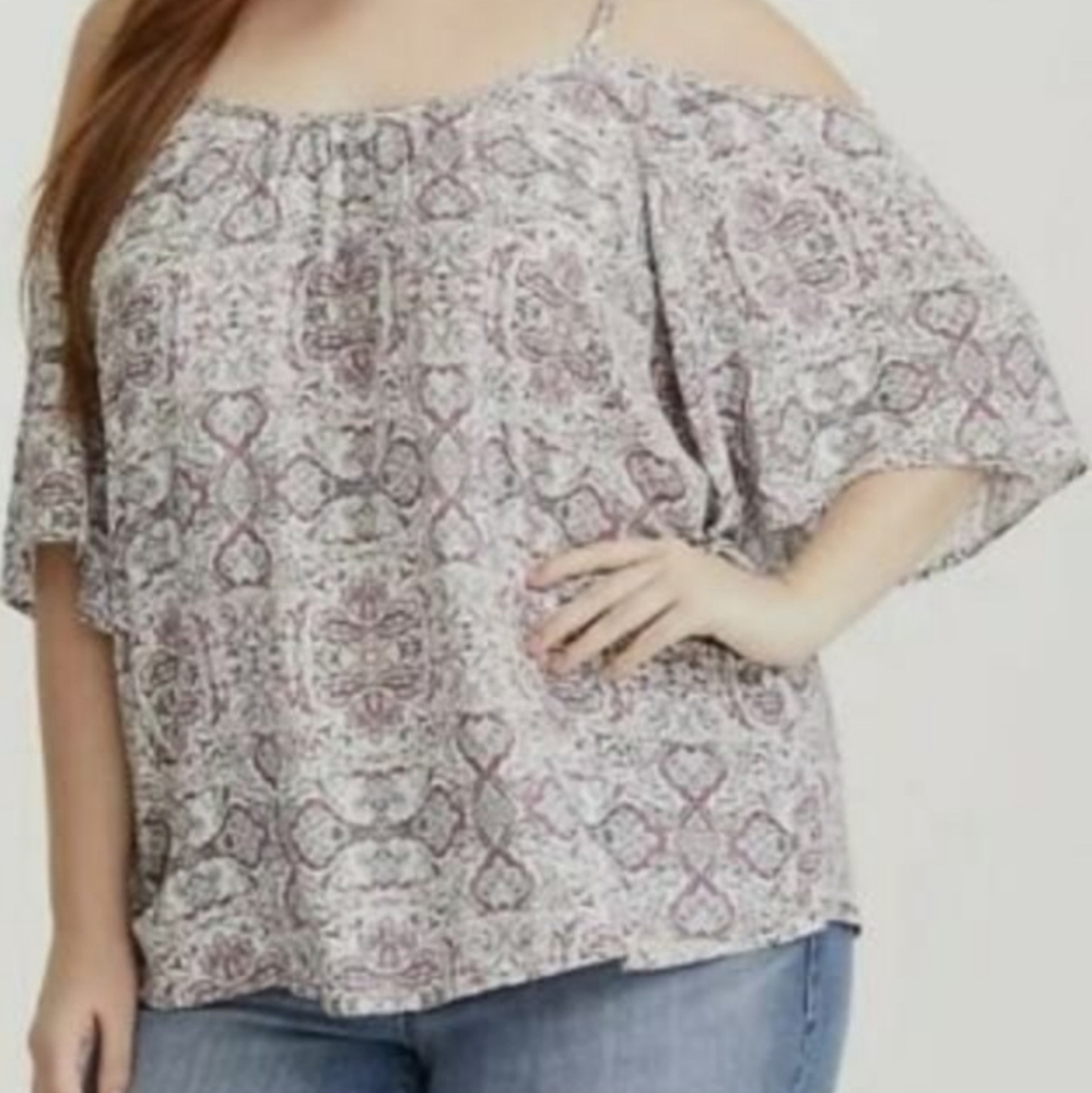 Adorable cold shoulder top